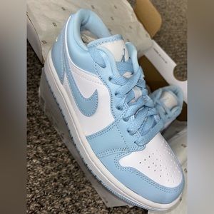 Air Jordan 1 Low white and ice blue